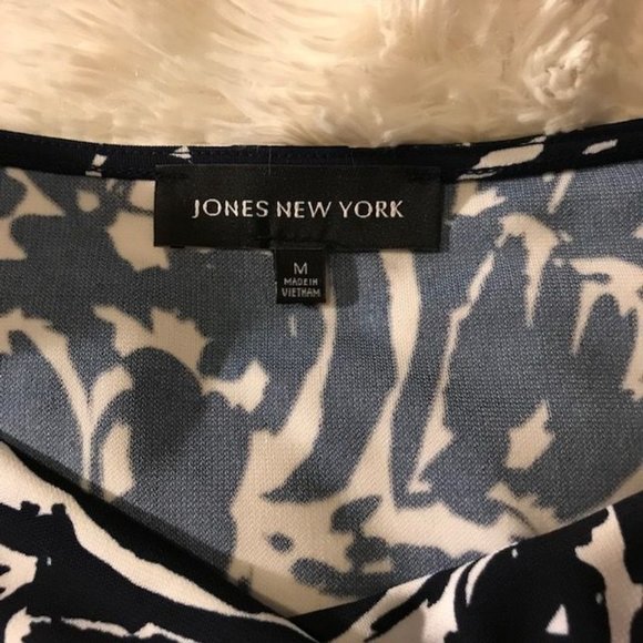 Jones New York Abstract Drape Front Sleeveless Top - Picture 11 of 12